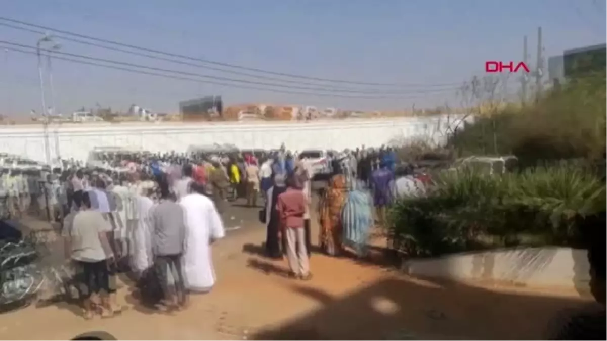Sudan Başbakanı\'nın konvoyuna bomba yüklü araçla saldırı