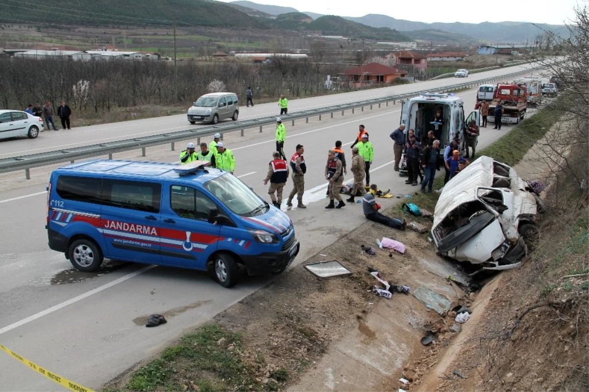 Amasya\'da minibüs kazası: 2 ölü, 7 yaralı
