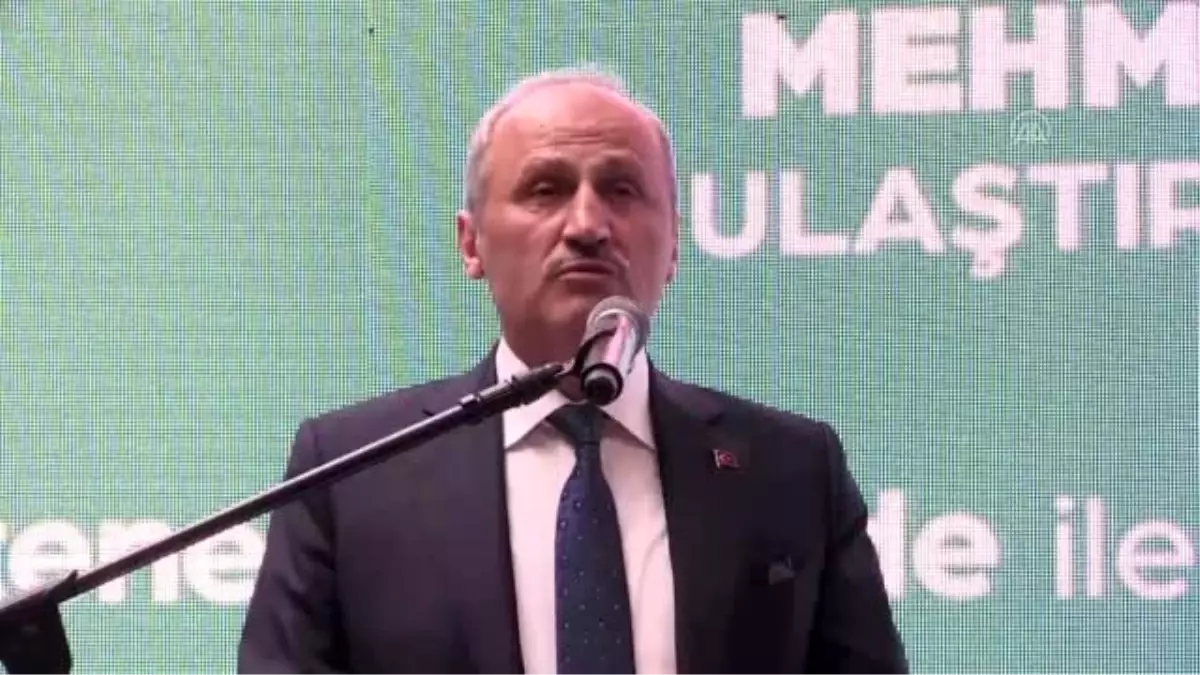 Bakan Turhan: "İş ve kariyer sahibi olma fırsatını gençlerimizin ayağına getirmiş oluyoruz"