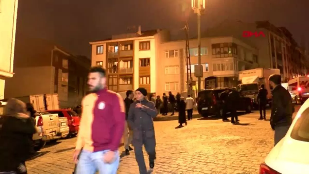 BEYOĞLU\'NDA BİR AY ÖNCE BOŞALTILAN BİNANIN ÇATI KATINDA YANGIN ÇIKTI