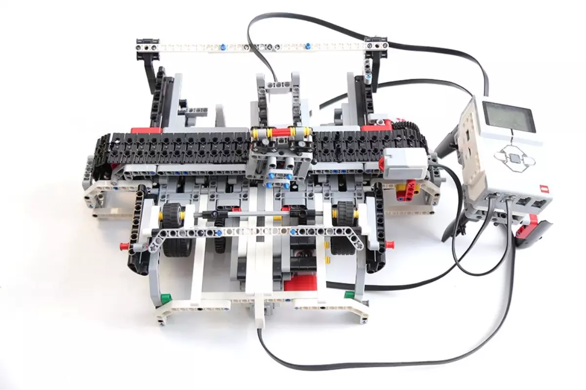 Bir yılda bin çocuk robotik kodlama öğrendi