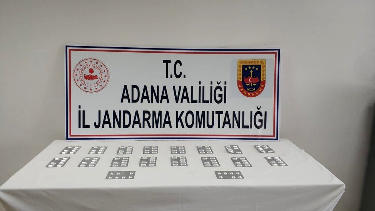 Cezaevine uyuşturucu sokmak isterken yakalandılar