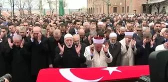 Cumhurbaşkanı Erdoğan, Şevket Kazan için kılınan cenaze namazına katıldı (3)