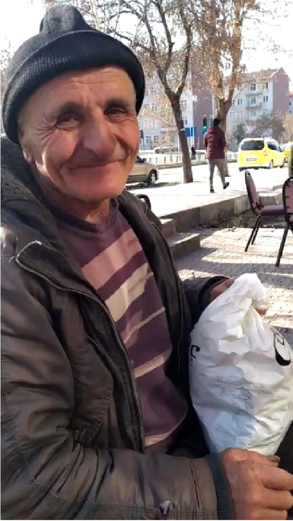 Dilenmek için Erzincan\'dan Erzurum\'a geldi, cumaları 500 lira kazandığını söyledi
