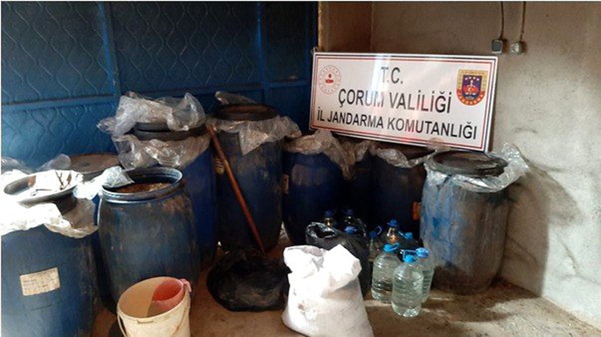 Evde kaçak içki imalatına Jandarma \'dur" dedi