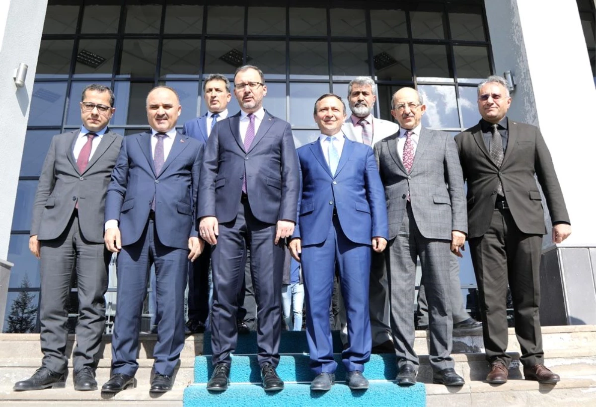 Gençlik ve Spor Bakanı Dr. Mehmet Muharrem Kasapoğlu Rektör Çalış\'ı Ziyaret Etti
