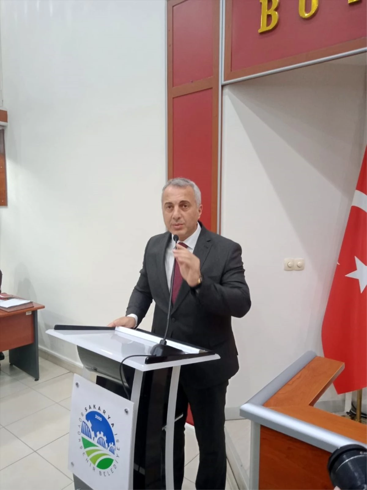 Hendek Belediye Başkanı Babaoğlu, CHP\'li Özkoç\'un sözlerine tepki gösterdi