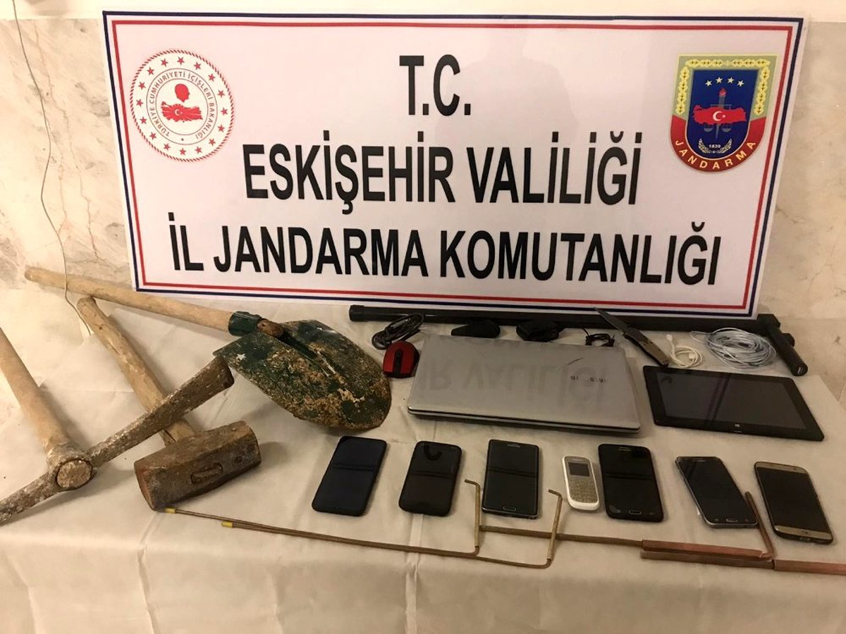 Jandarmadan kaçak kazı operasyonu: 20 gözaltı