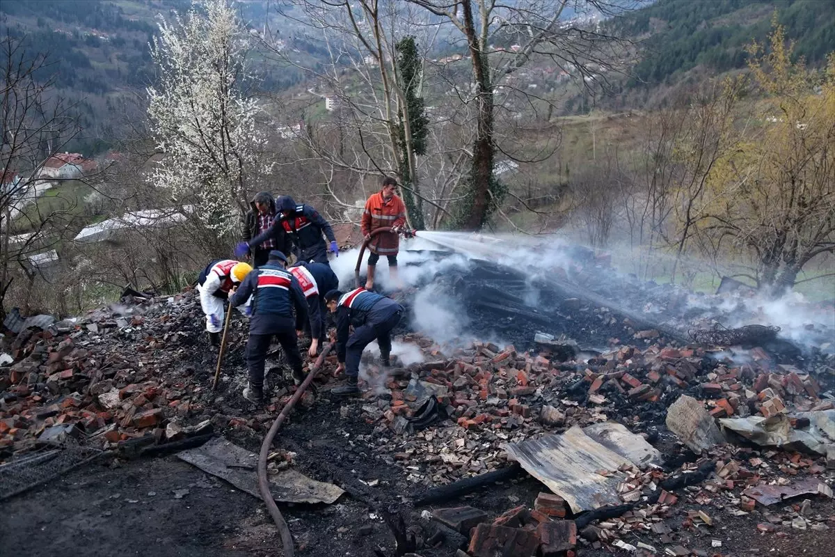 Kastamonu\'da ev yangını: 1 ölü, 1 yaralı