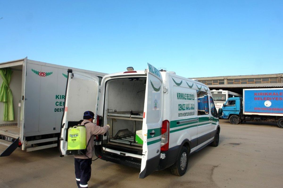 Kırıkkale\'de servis ve cenaze araçları dezenfekte edildi