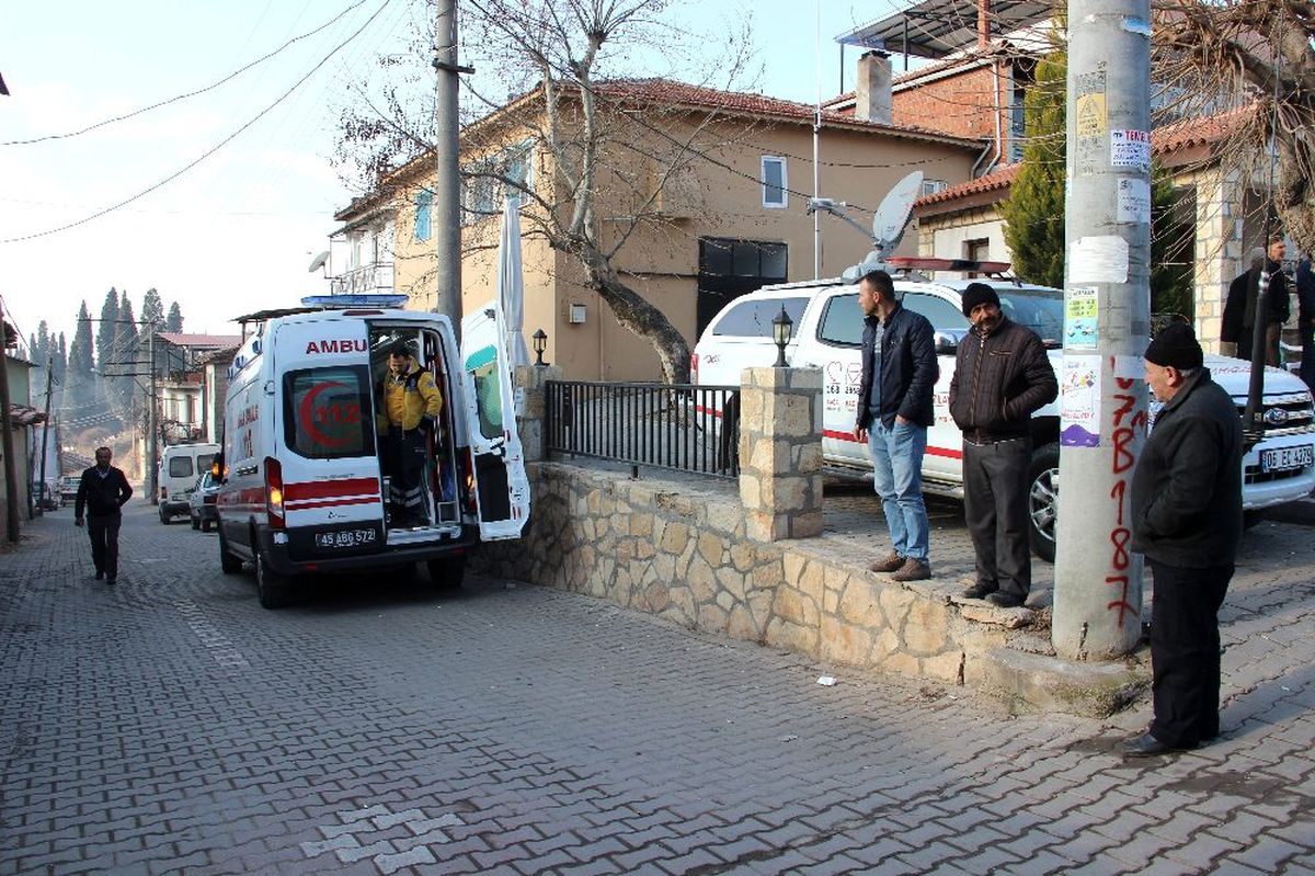 Manisa\'da depremin ardından yaralar sarıldı