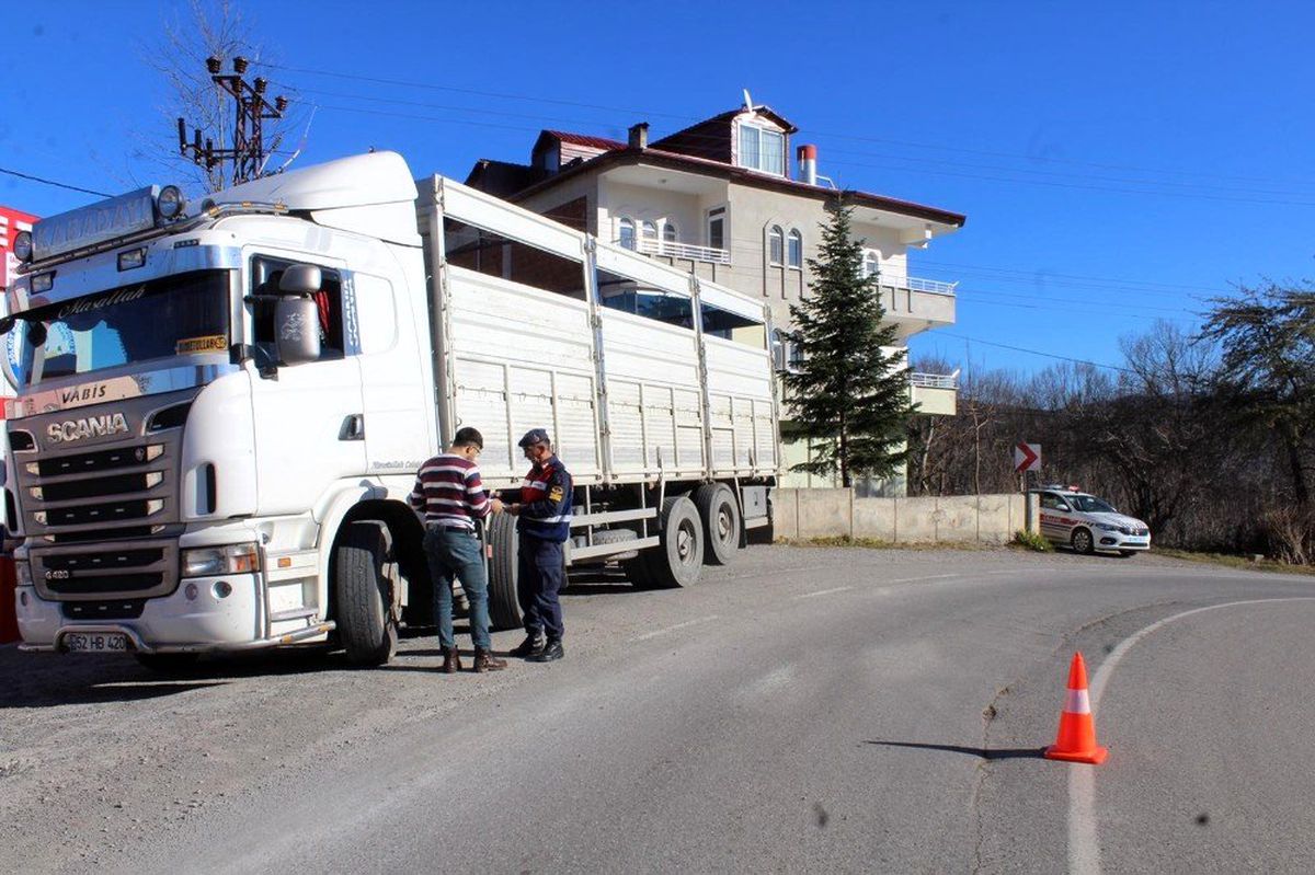 Ordu\'da 29 ağır yük aracı trafikten men edildi
