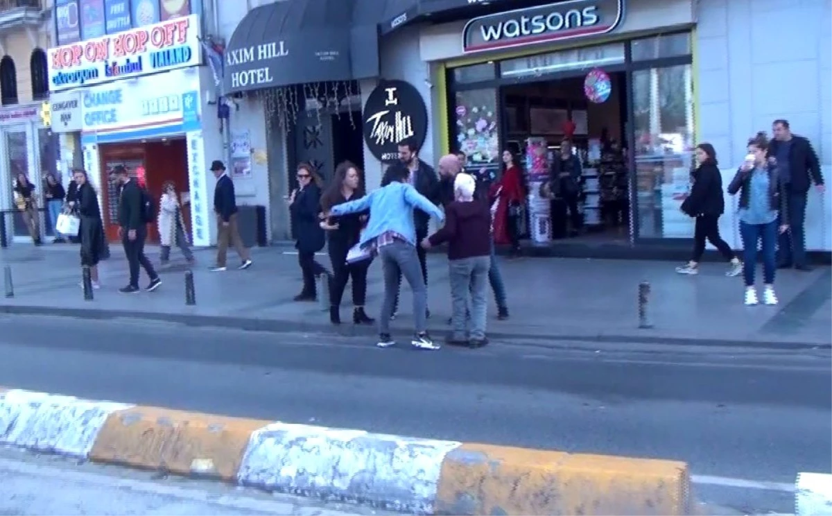 (Özel) Taksim\'de tacize uğradığını iddia eden genç kız sinir krizi geçirdi
