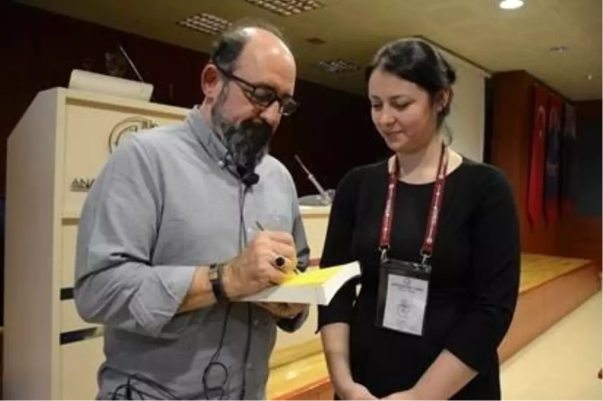 Prof. Dr. Sinan Canan\'dan "Değişen Be(y)nim" semineri