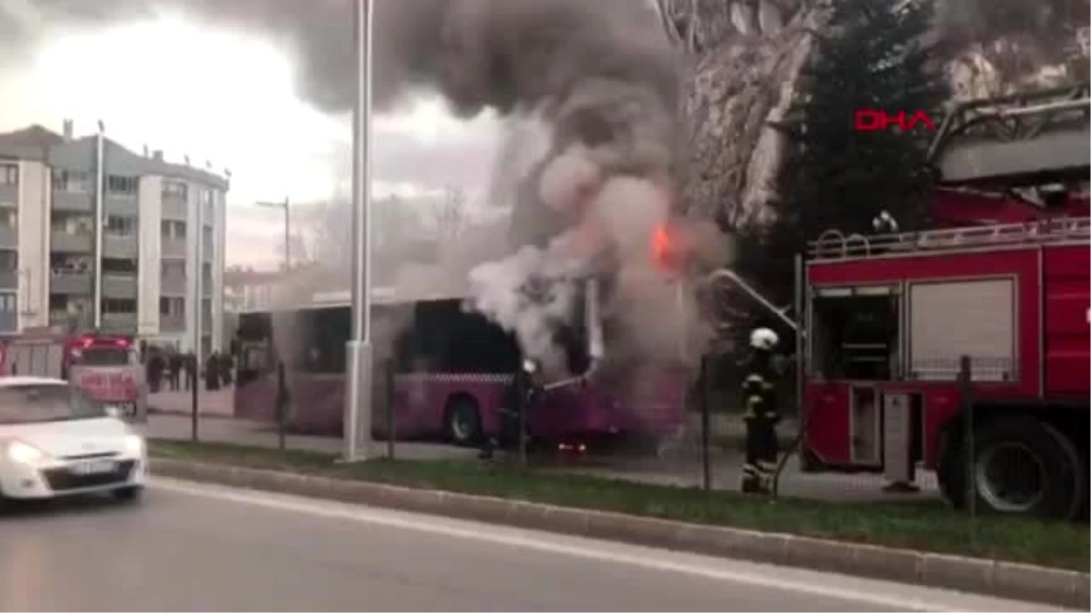 Tokat\'ta, belediye otobüsünün motoru alev aldı