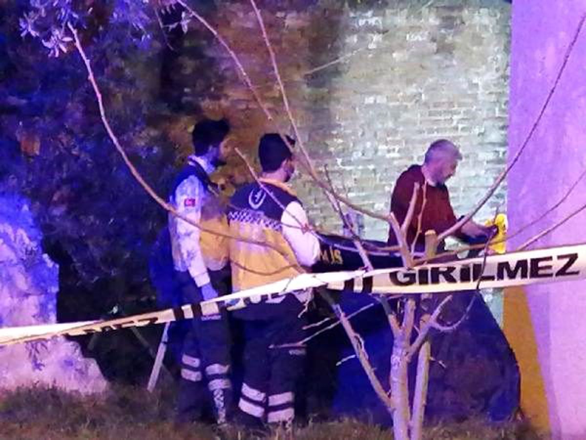 Üçüncü kattaki evin balkonundan düşen kadın yaşamını yitirdi