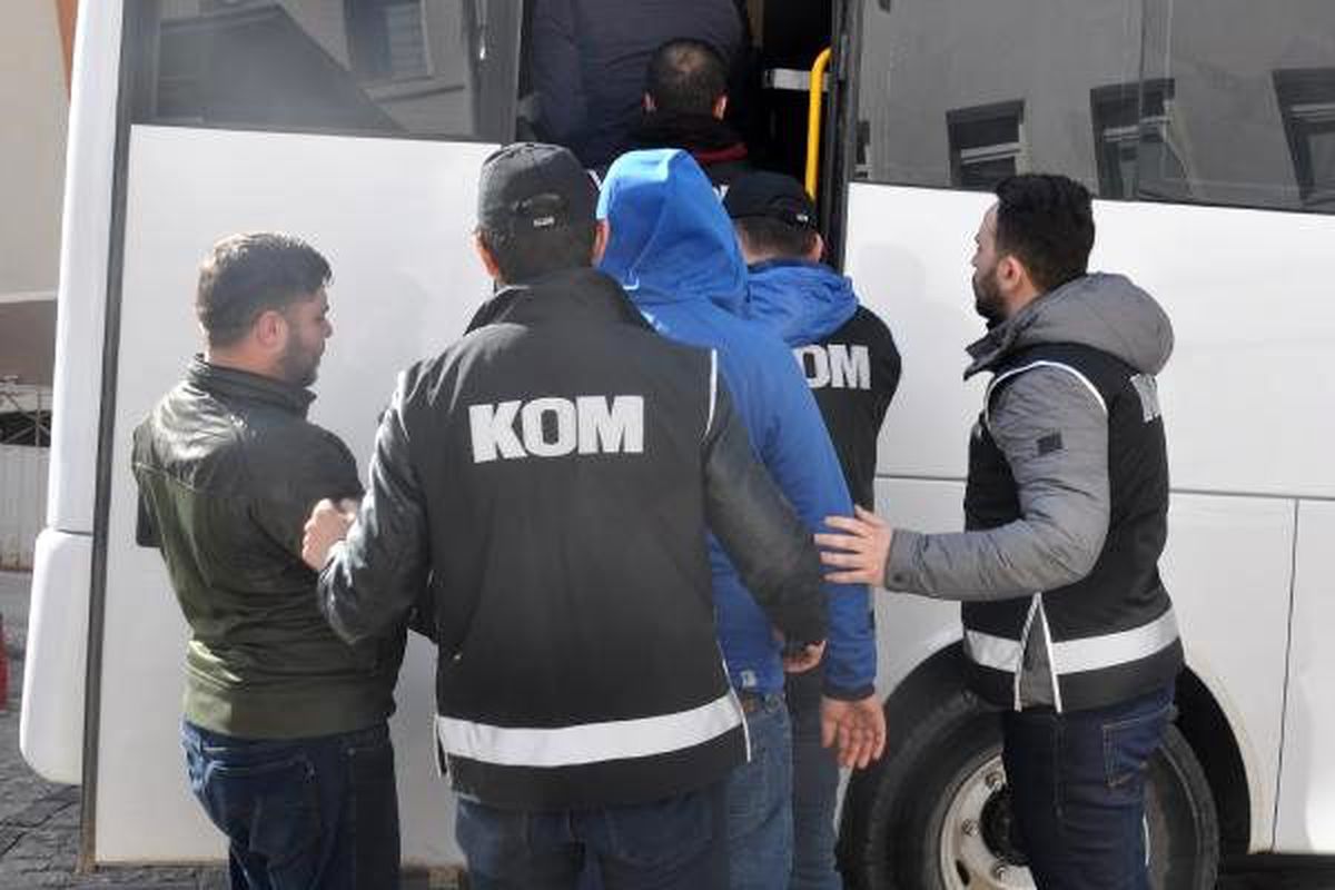 4 ilde usülsüz araç tescili operasyonu: 7 gözaltı