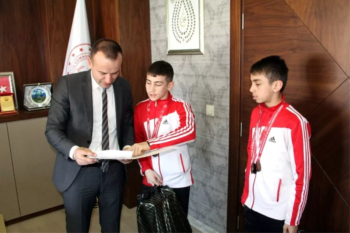 Ağrı Milli Eğitim Müdürü Tekin başarılı sporcuları kabul etti