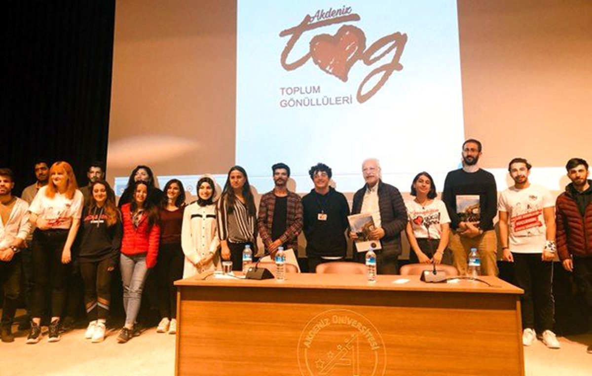 AÜ İletişim Fakültesi\'nde gönüllülük kavramı konuşuldu