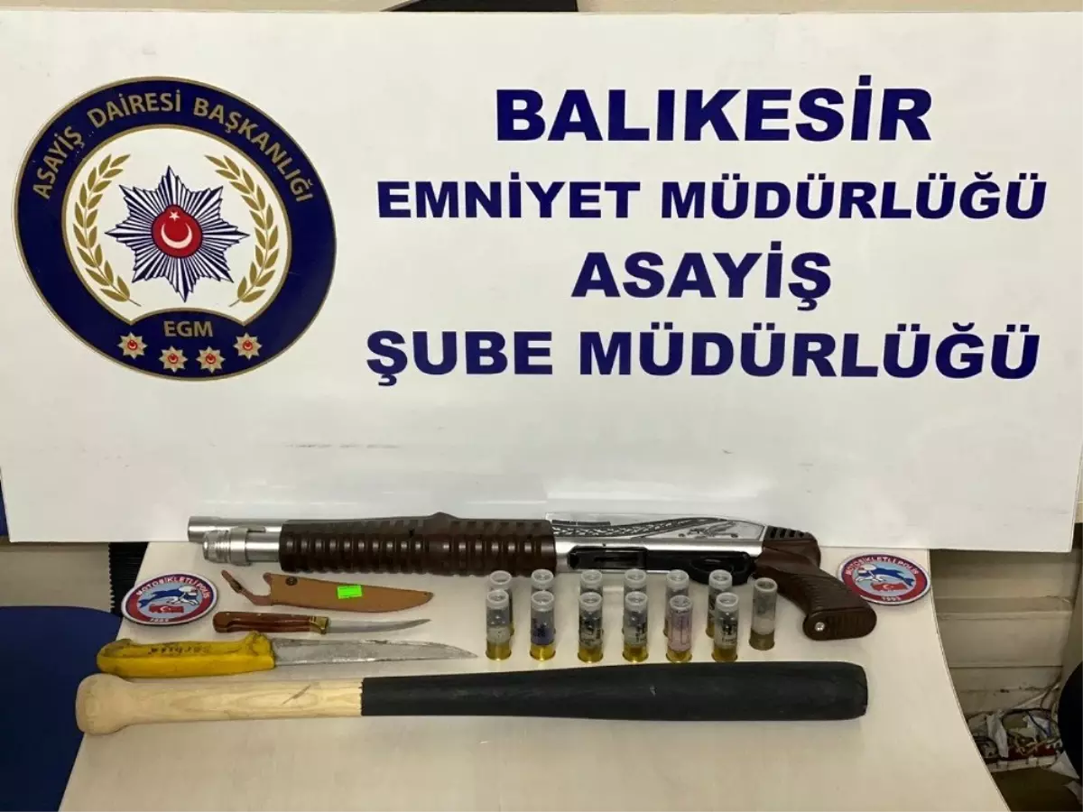 Balıkesir\'de polis 9 silah yakaladı