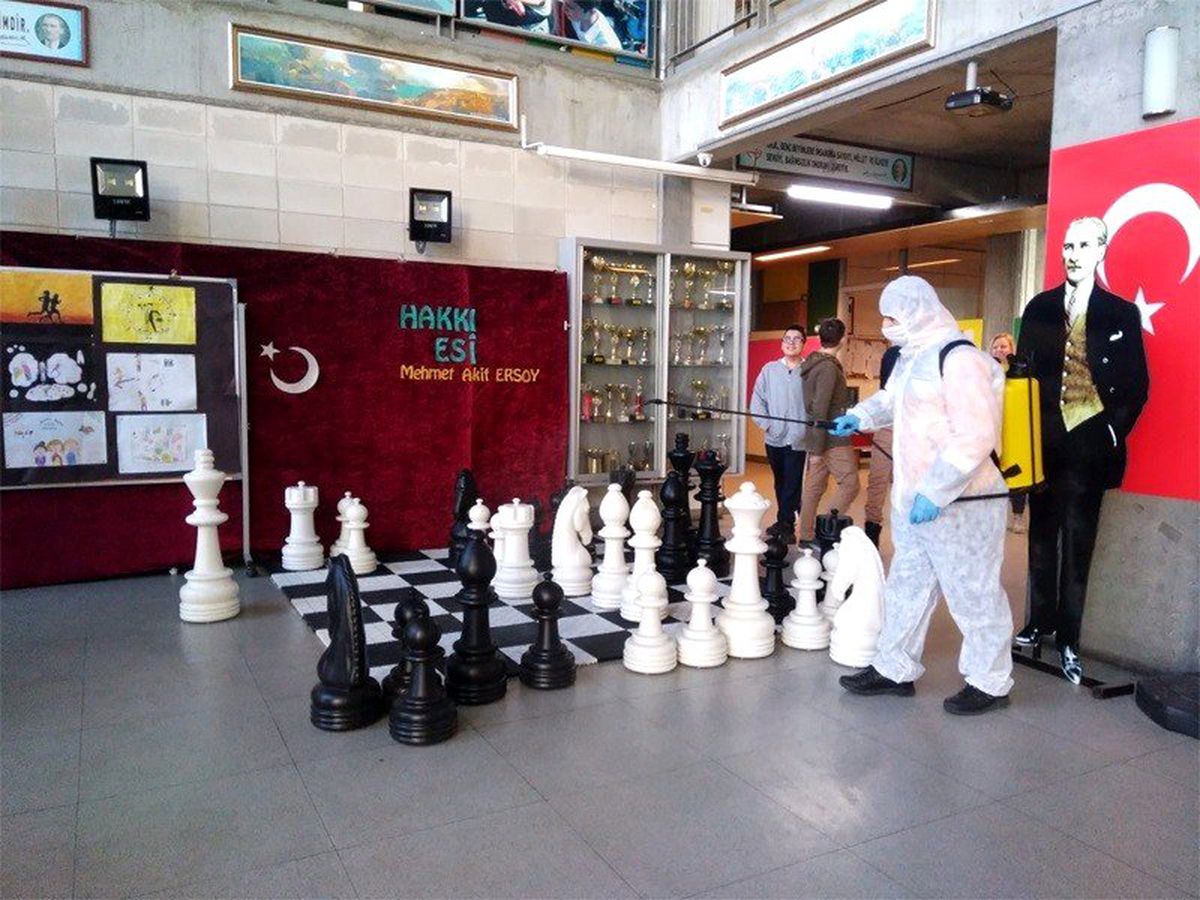 Bayrampaşa\'da korona virüse karşı okullar dezenfekte edildi