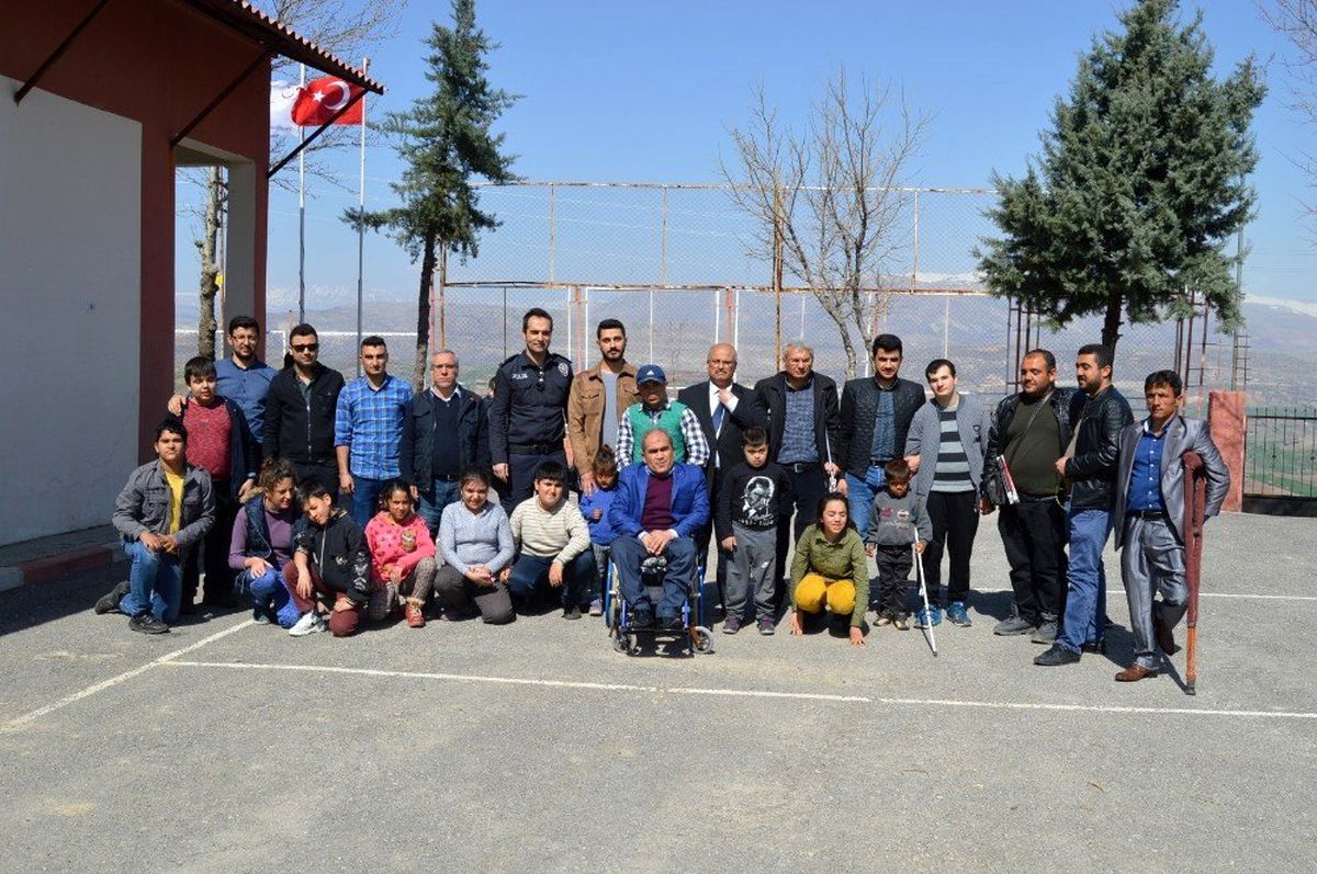 Besni\'de Engelliler Derneğinden özel okula ziyaret