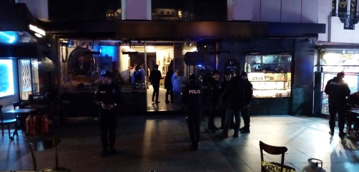 Beyoğlu\'nda tatlıcıda parlayan tüp paniğe sebep oldu