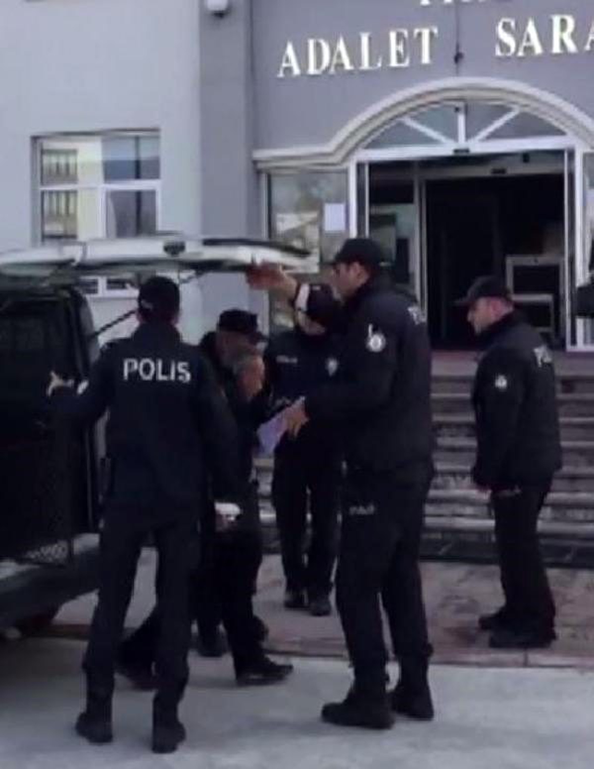 Eski eşini, mutlu olmasını hazmedemediği için öldürmüş