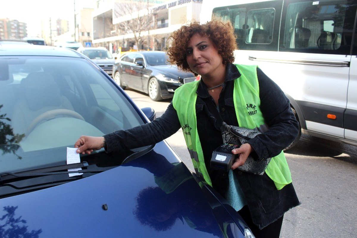 Gaziantep\'te parkomat kadınlar iş başında