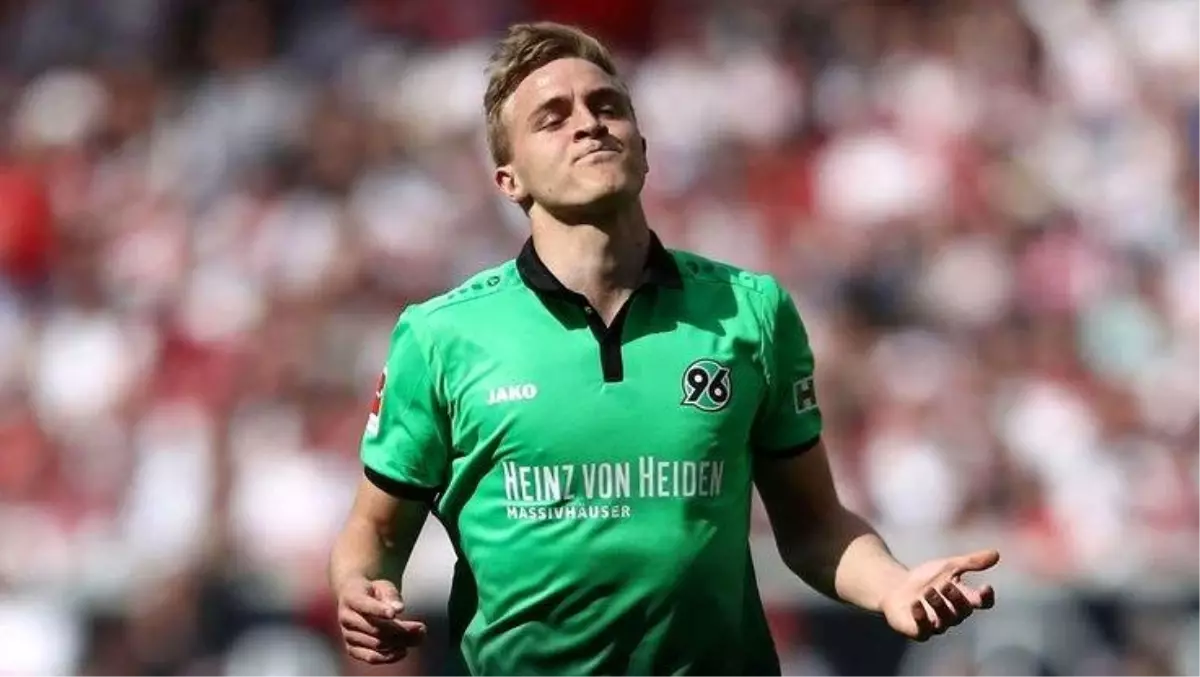 Hannover 96 forması giyen Timo Hübers, koronavirüse yakalandı