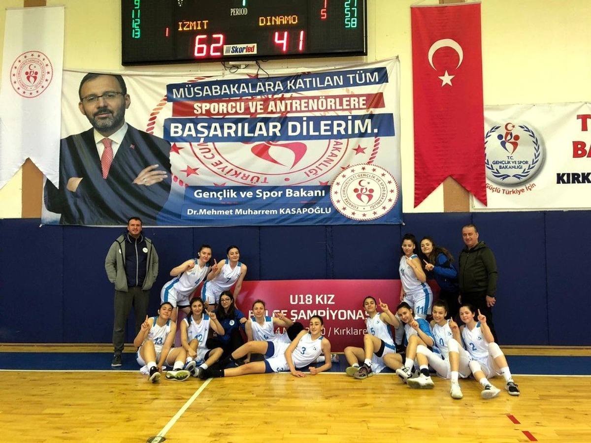 İzmit\'in kızları, Kırklareli\'de avantaj yakaladı