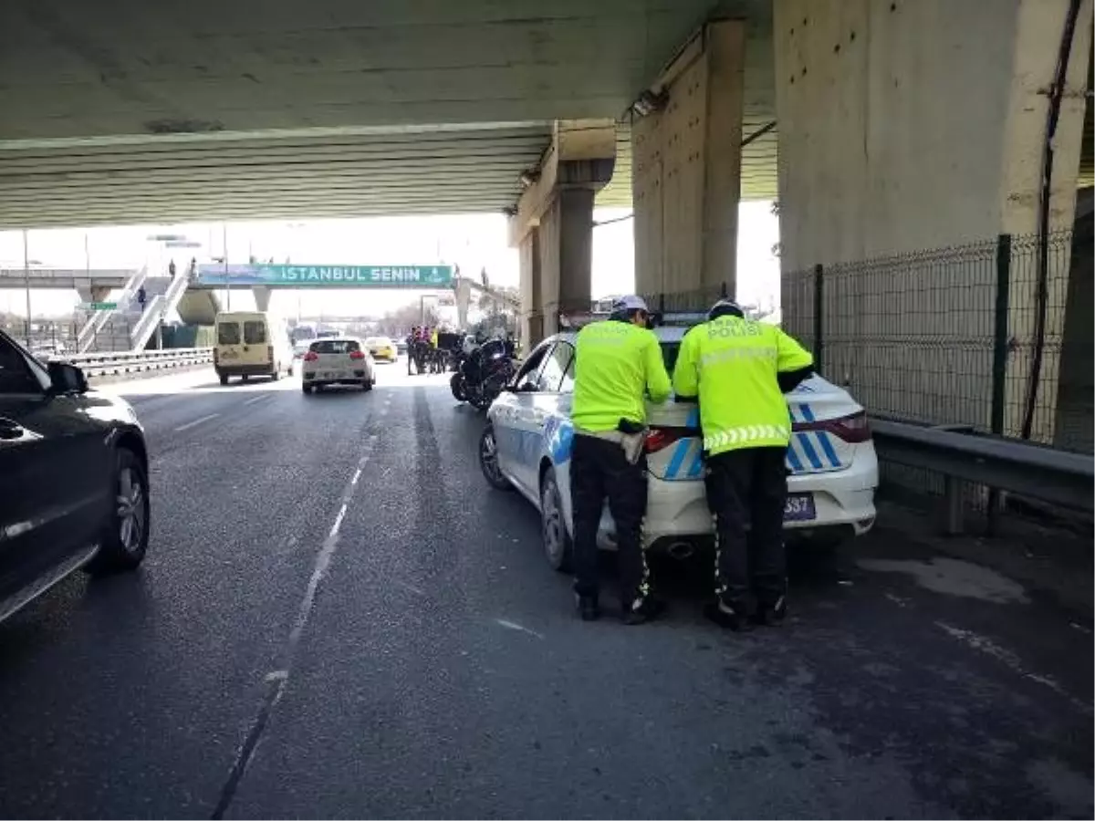 Kadıköy üst geçitten damlayan su motosikletli polise kaza yaptırdı