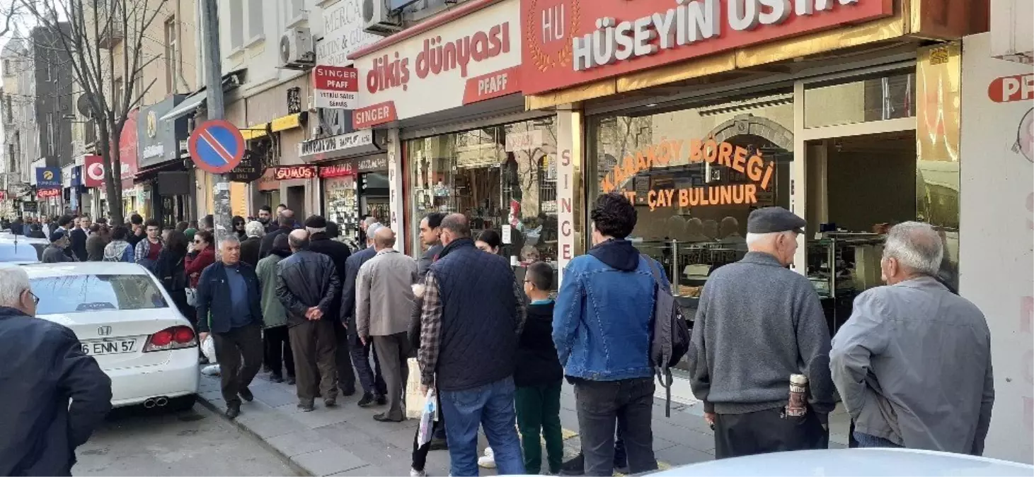 Kolonya dükkanlarında korona virüsü yoğunluğu