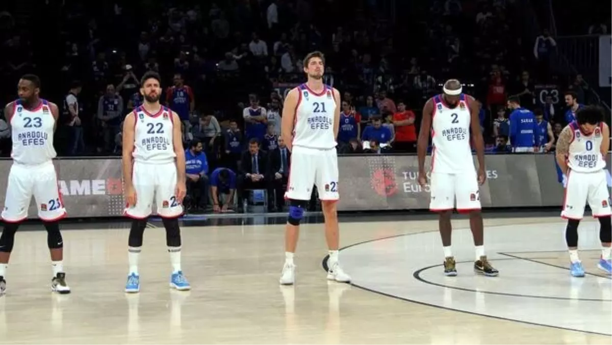 Lider Anadolu Efes\'in konuğu Valencia Basket