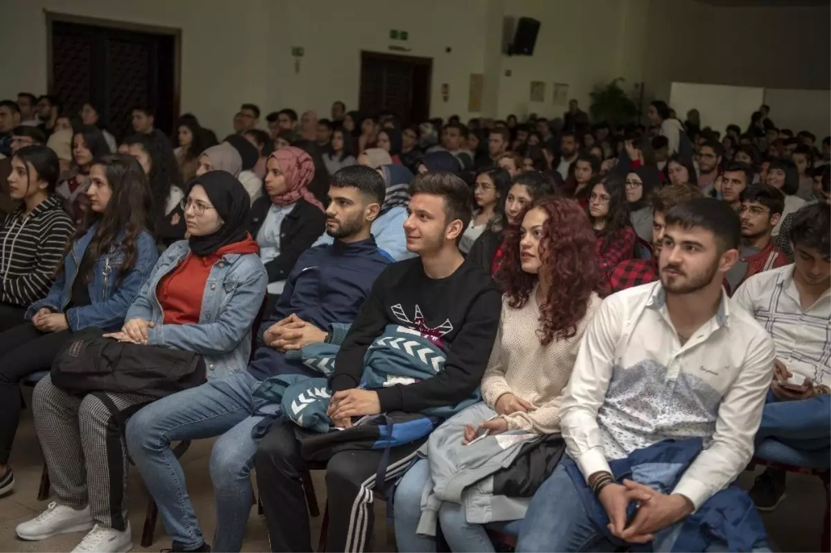 Mersinli gençler sosyal etkinliklerle kaynaşıyor