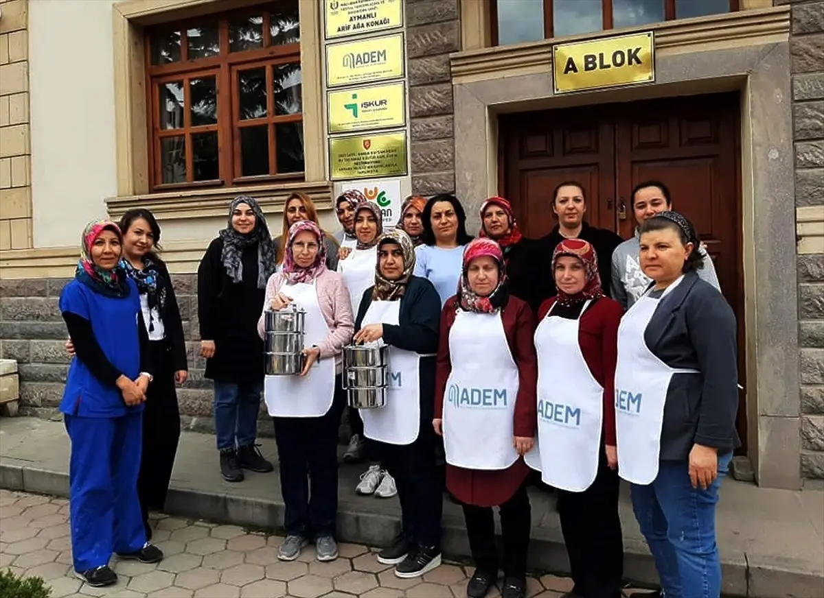 Nallıhan\'da yaşlılar ve ihtiyaç sahiplerine destek çalışması