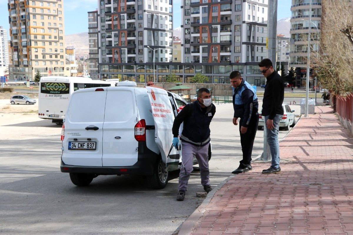 Niğde\'de otobüsler dezenfekte edildi