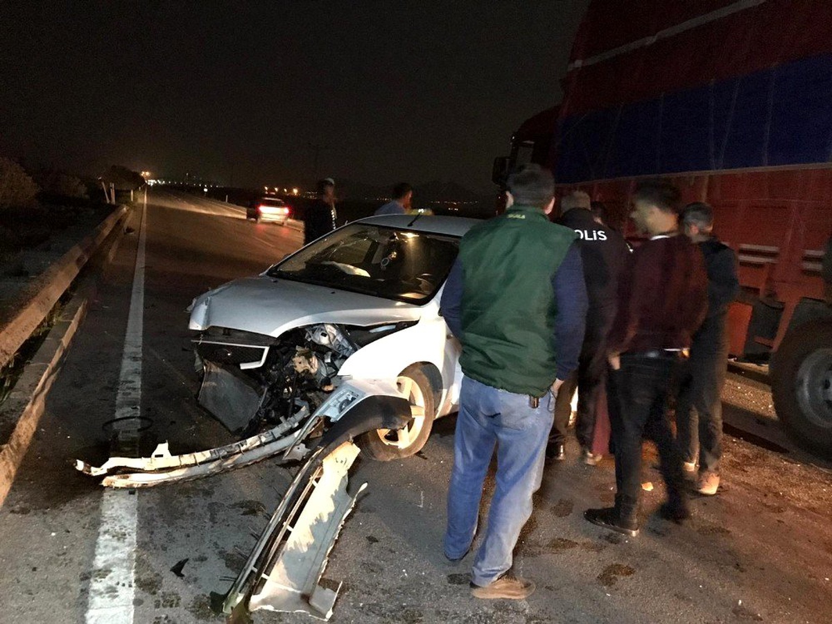 Polis memuru görev çıkışı kaza yaptı