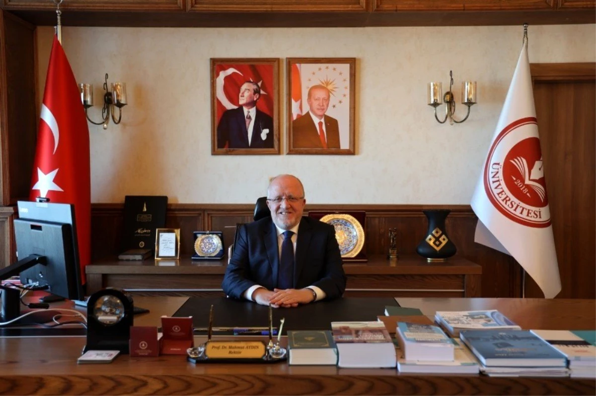 Rektör Aydın: "Mehmet Akif Ersoy milletimiz için bir moral ve cesaret kaynağı olmuştur"