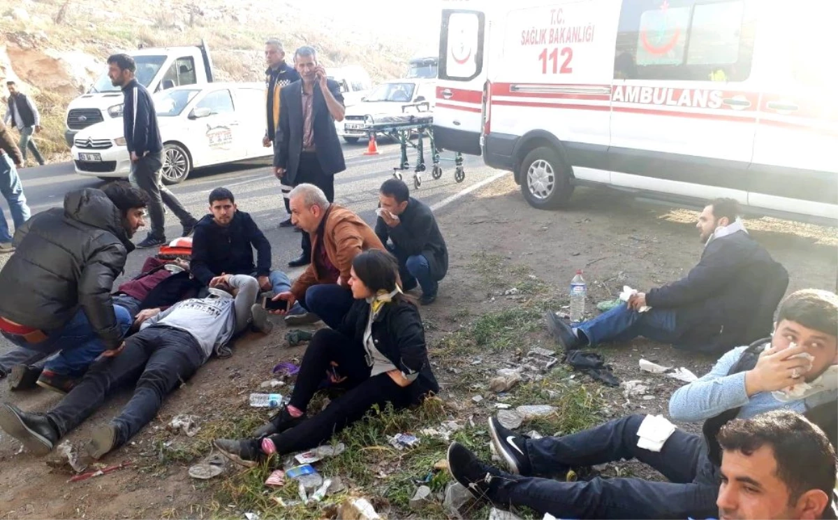 Şanlıurfa\'da işçi servisleri kaza yaptı: 18 yaralı