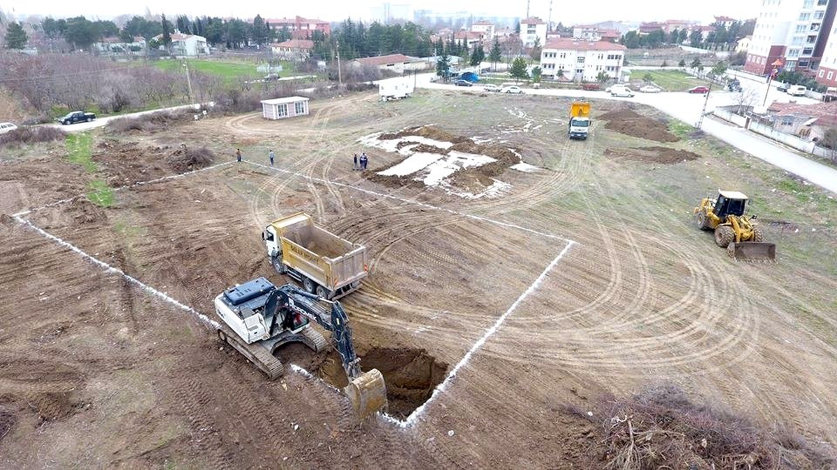 Suluova Olimpik Yüzme Havuzu\'nun temel kazı çalışmaları başladı