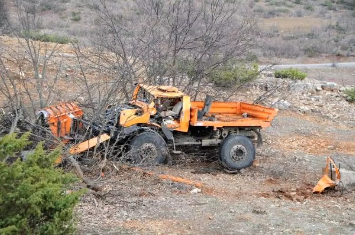 Tunceli\'de iş makinesi devrildi: 1 ölü, 1 yaralı