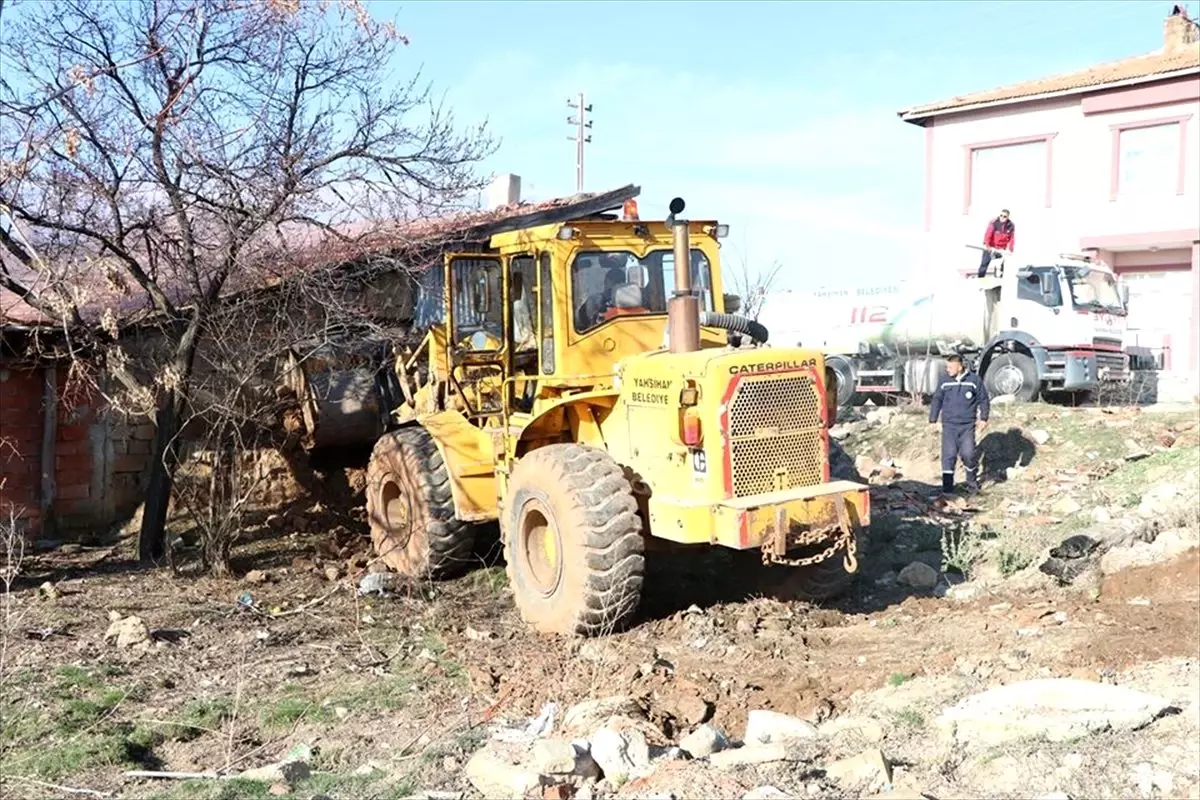 Yahşihan\'da metruk binalar ve usulsüz iş yerleri yıkılıyor