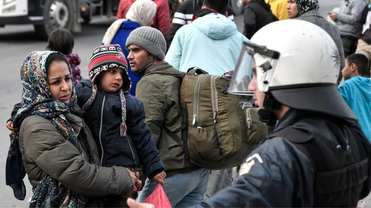 Yunanistan, Türkiye\'den gelen göçmenleri \'gizli bir kampta\' tuttuğunu yalanladı