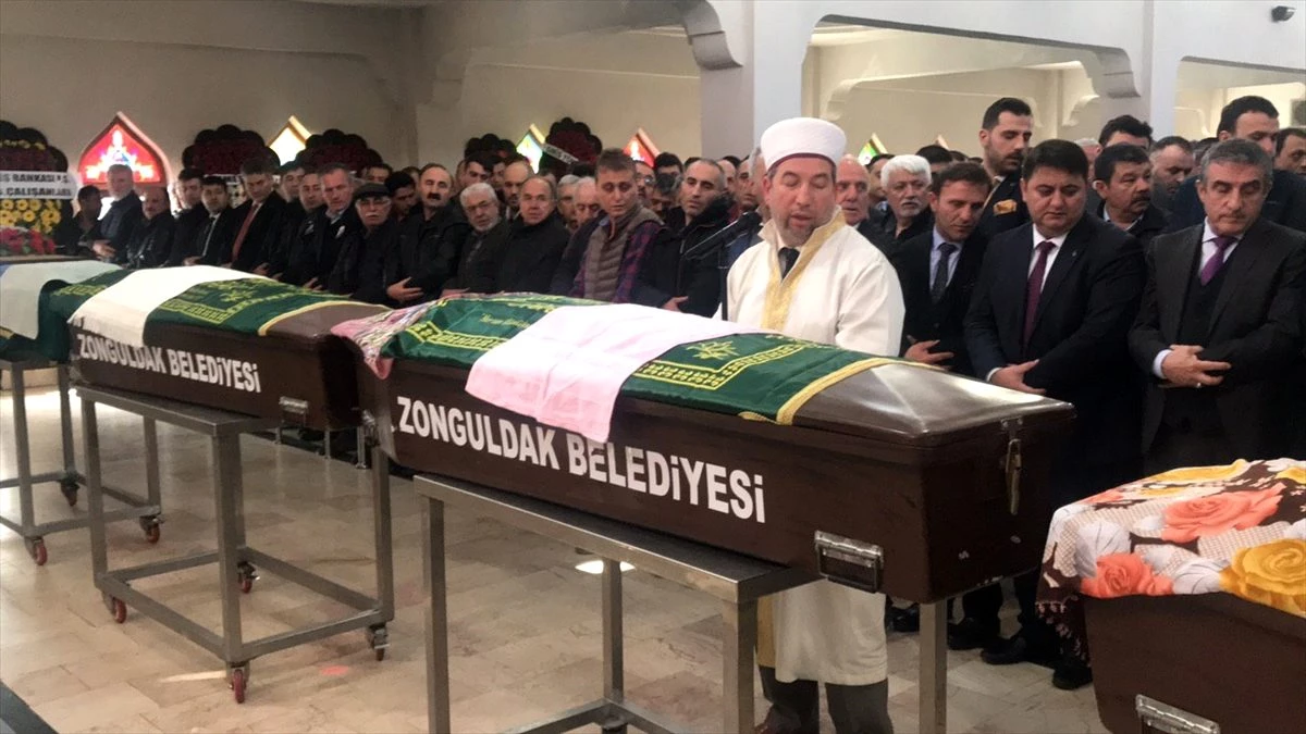 Zonguldak\'ta yangında ölen yaşlı çift toprağa verildi