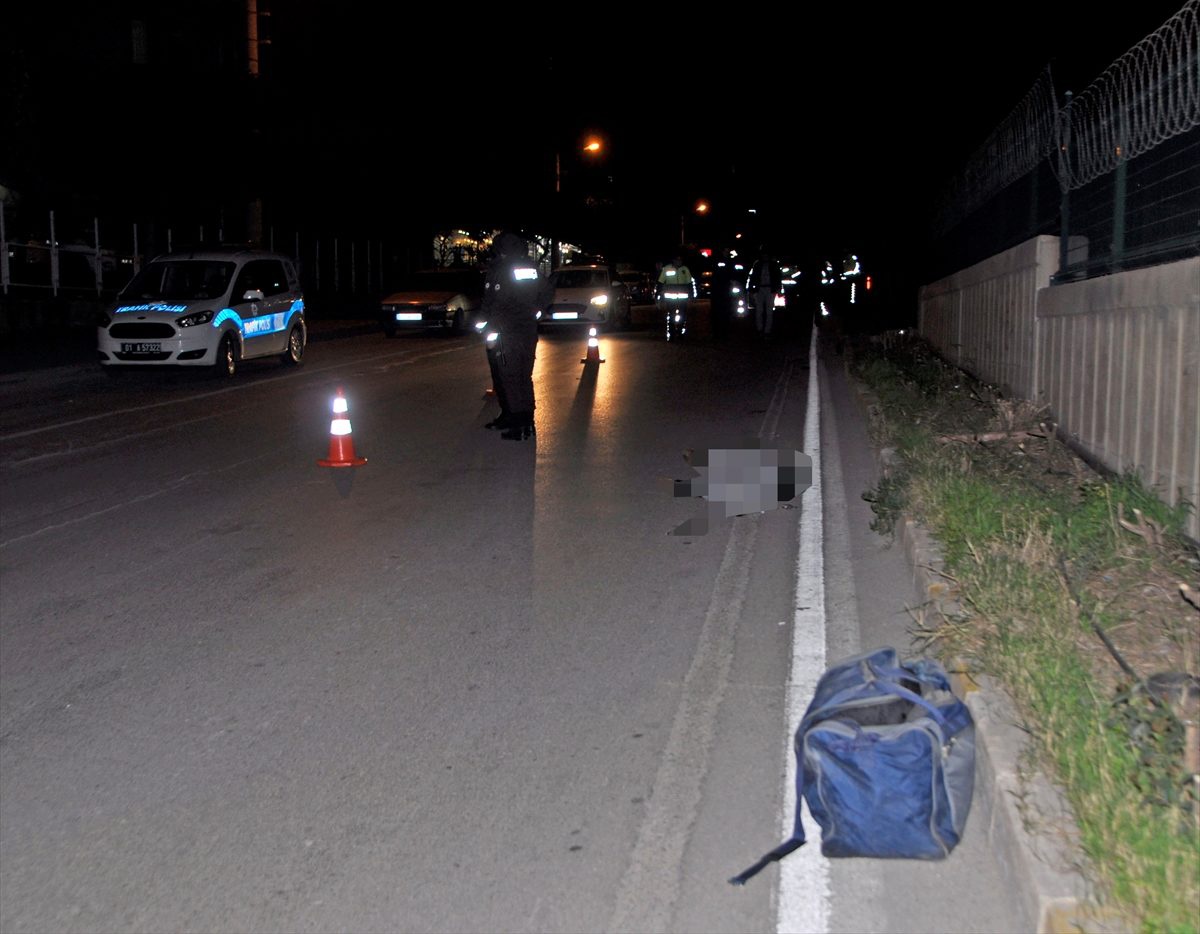 Adana\'da minibüsün çarptığı kişi hayatını kaybetti