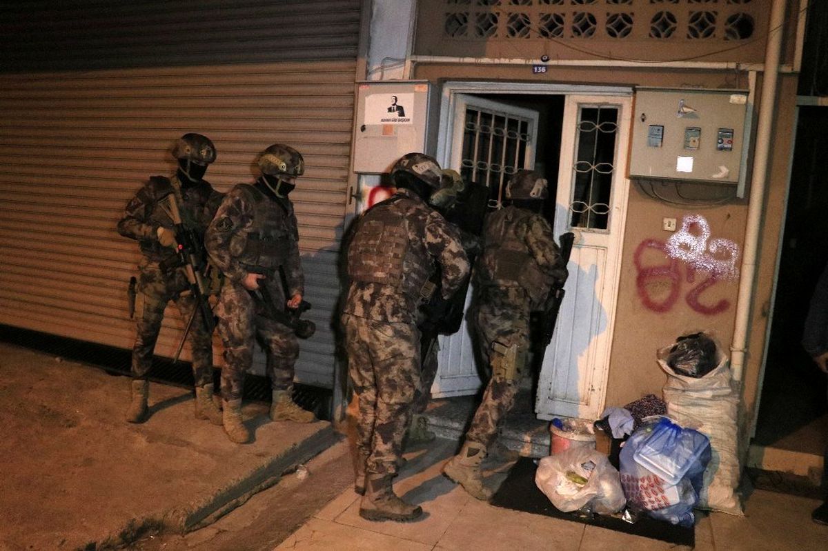 Adana\'da terör örgütü DEAŞ ve El Kaide operasyonu