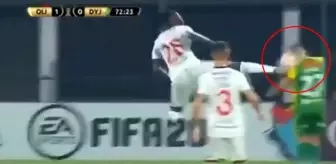 Adebayor'dan insanlık dışı faul! Karate...