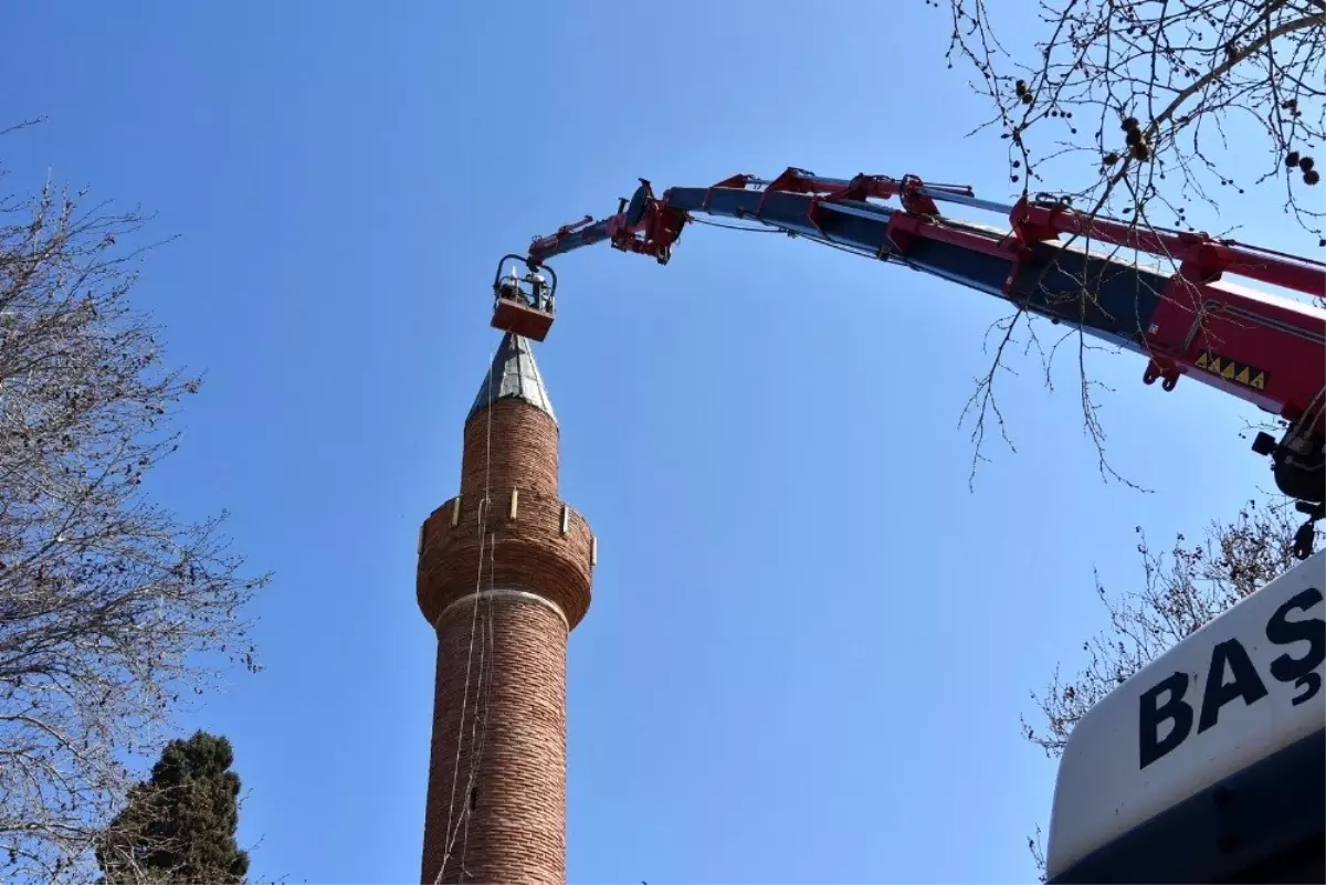 Akhisar Belediyesi, Paşa Cami\'nin ibadete açılması için çalışıyor