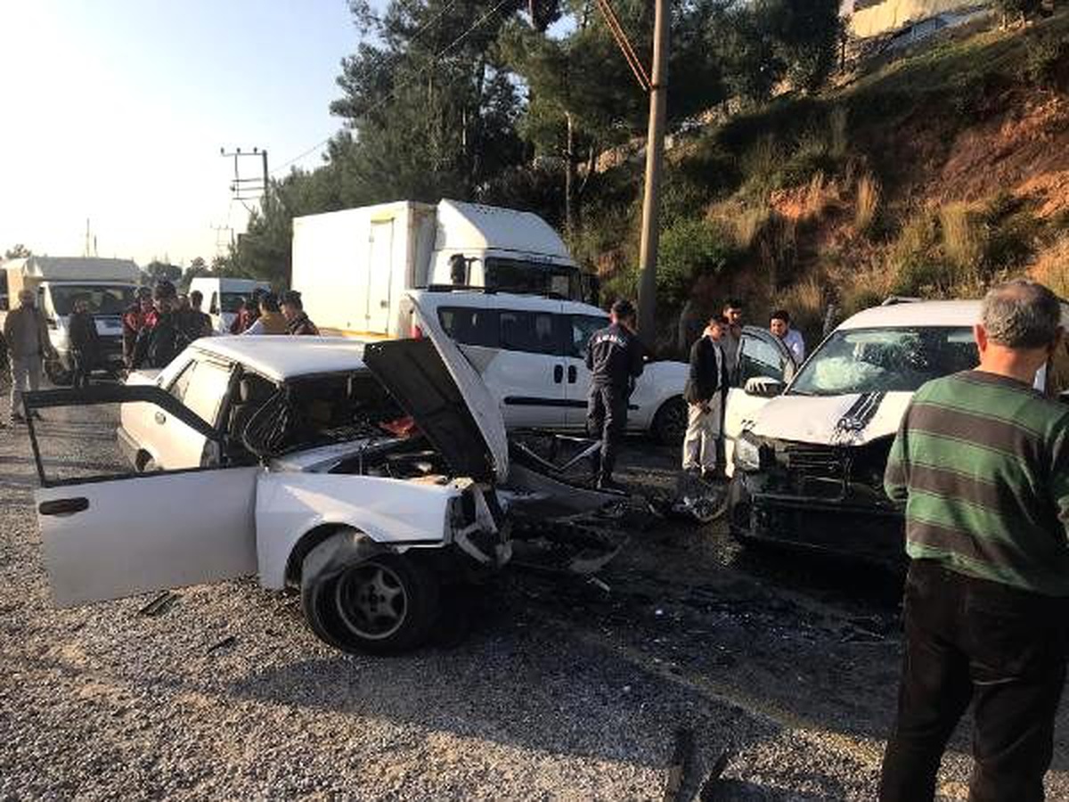 Aydın\'da iki otomobil çarpıştı: 2\'si çocuk 5 yaralı